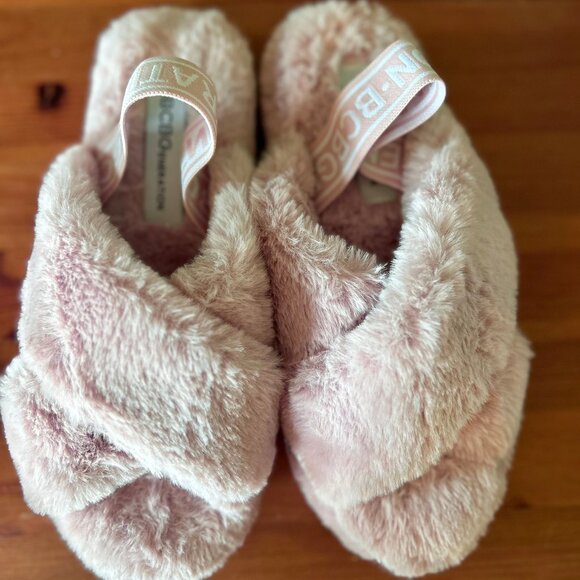 NWOT BCBGeneration Pink Fur Crisscross Slippers w/ Logo Heel Strap Womens Size 7 - Picture 5 of 8